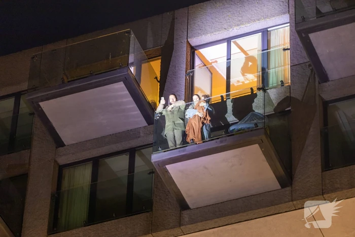 Gezin van balkon gered na brand