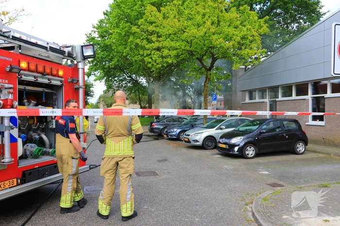 Brand in geparkeerde auto