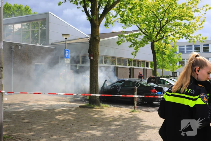 Brand in geparkeerde auto