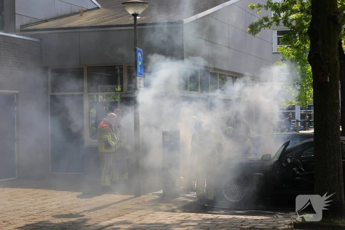 Brand in geparkeerde auto