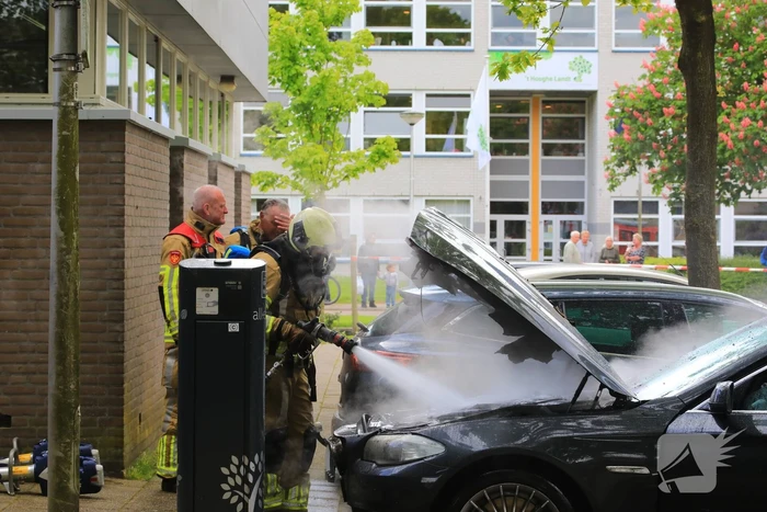 Brand in geparkeerde auto