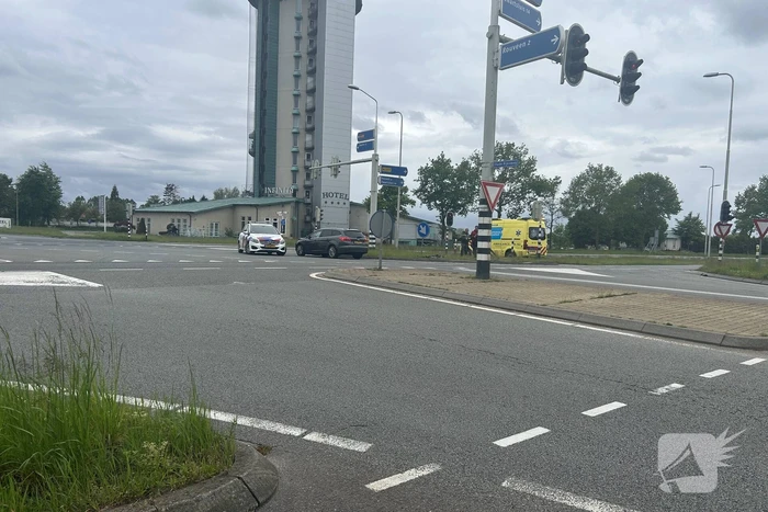 Auto zwaar beschadigd door aanrijding