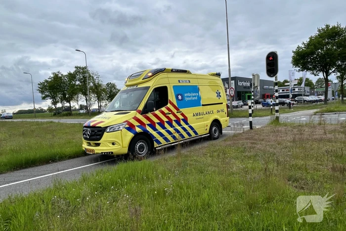 Auto zwaar beschadigd door aanrijding