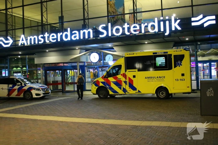 Steekpartij voor treinstation