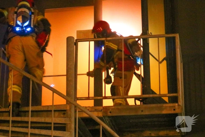 Explosief gaat af tegen deur van bedrijfspand