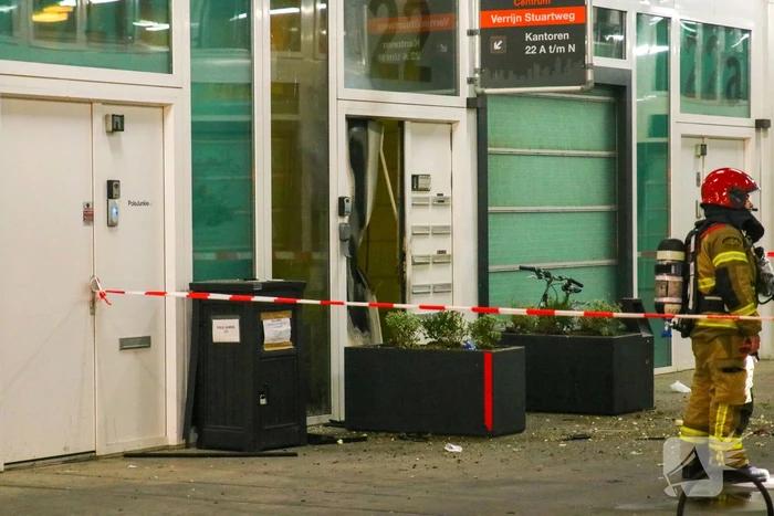 Explosief gaat af tegen deur van bedrijfspand