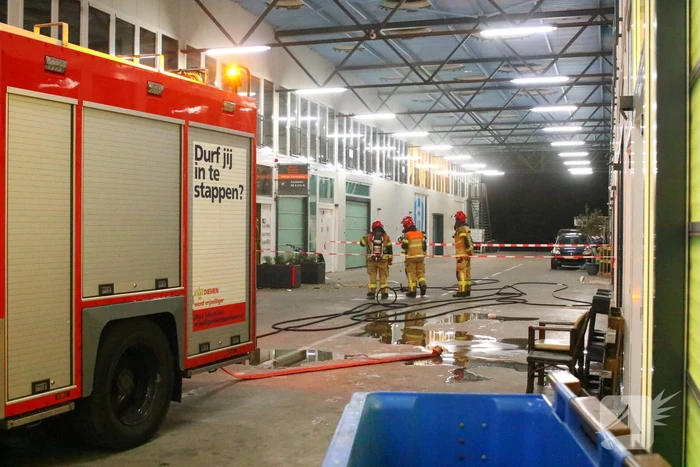 Explosief gaat af tegen deur van bedrijfspand