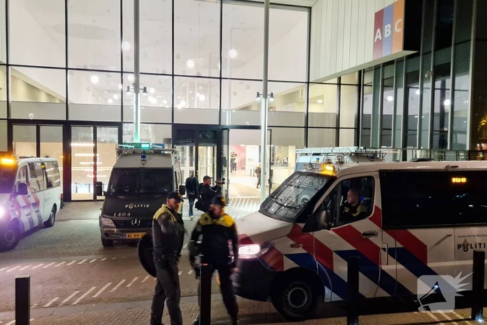 Politie grijpt in: 14 Arrestaties bij UvA-bezettingsactie