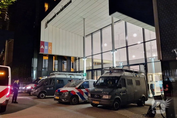 Politie grijpt in: 14 Arrestaties bij UvA-bezettingsactie