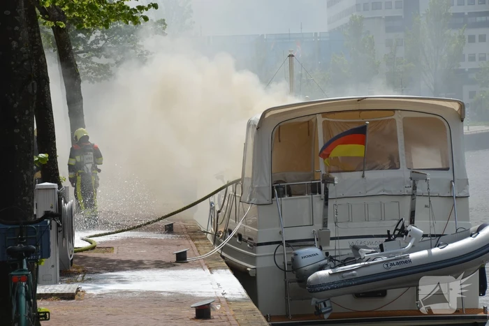 Veel rook bij brand op Duitse pleziervaartuig