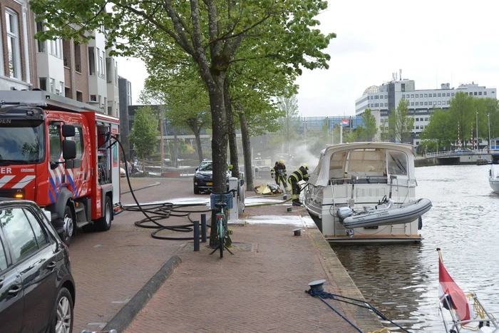 Veel rook bij brand op Duitse pleziervaartuig