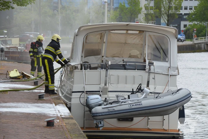 Veel rook bij brand op Duitse pleziervaartuig
