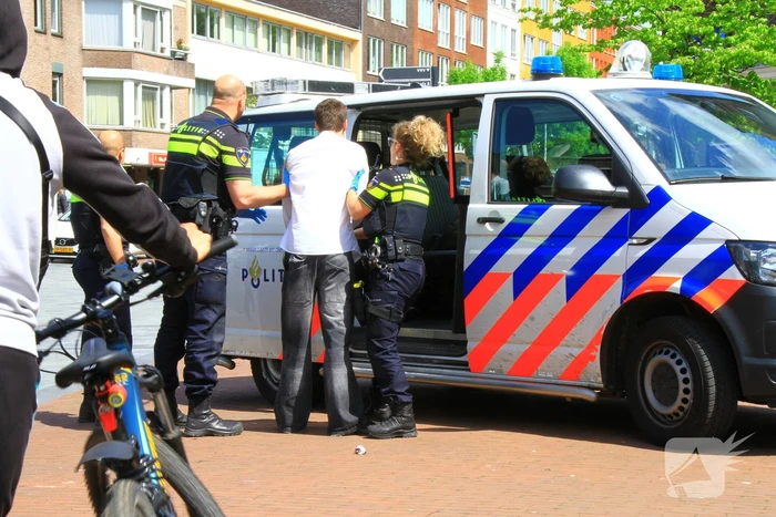 Man met verward gedrag gewond aangetroffen