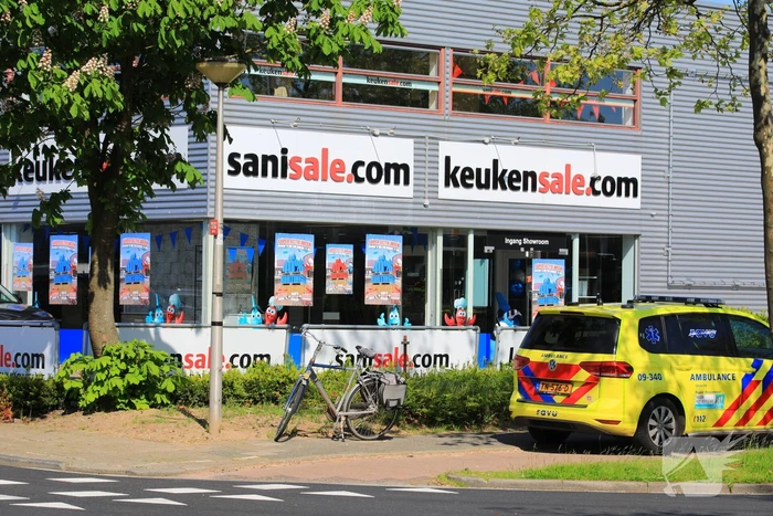 Klant Sanisale steekt verkoper neer