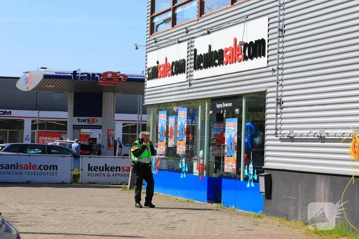 Klant Sanisale steekt verkoper neer