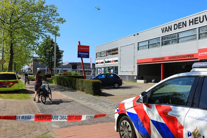 Klant Sanisale steekt verkoper neer