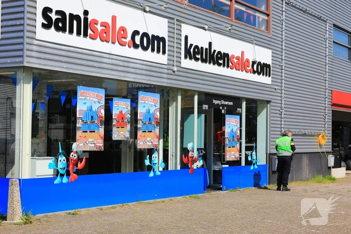 Klant Sanisale steekt verkoper neer