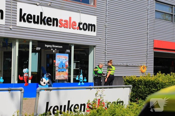 Klant Sanisale steekt verkoper neer
