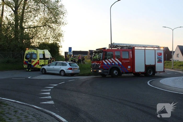 Brommerrijder en wielrenner ten val na botsing