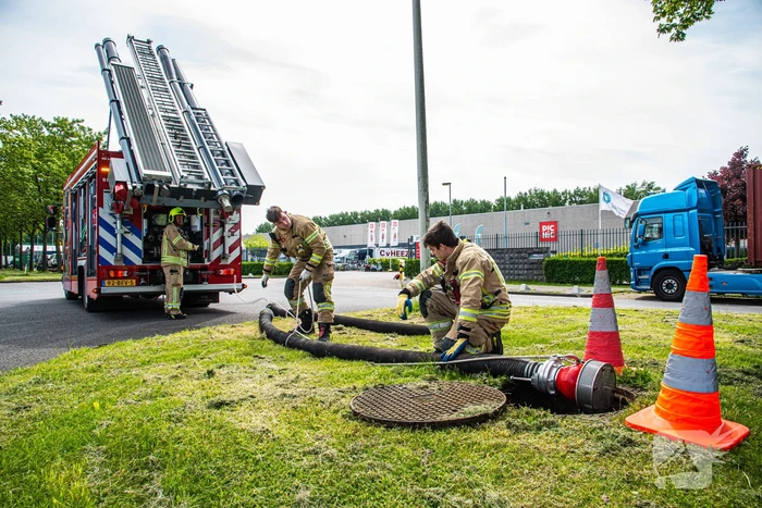 Brand in perscontainer met papier