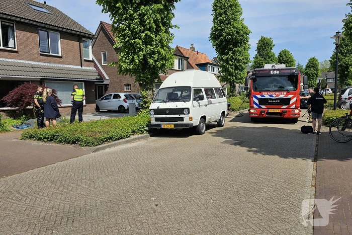 Pergola vat vlam in tuin van woning