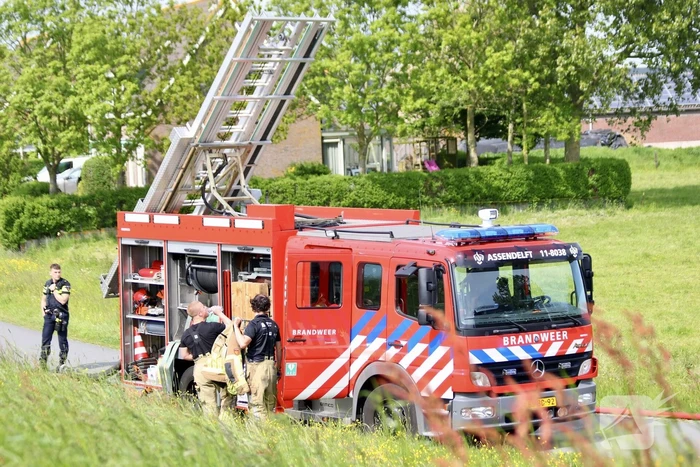 Tractor brandt uit tijdens maaien gras