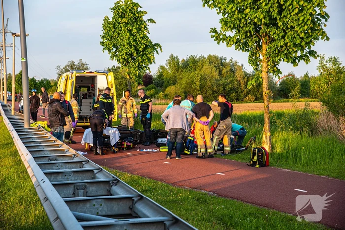Scooterrijder ernstig gewond na frontale botsing tegen boom