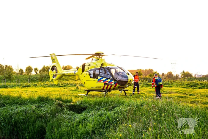Scooterrijder ernstig gewond na frontale botsing tegen boom