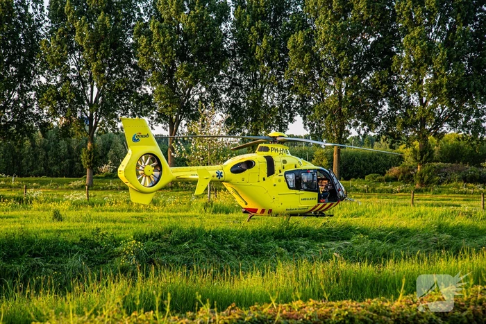 Scooterrijder ernstig gewond na frontale botsing tegen boom
