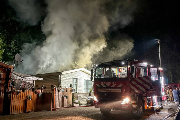 Felle brand verwoest woonwagen