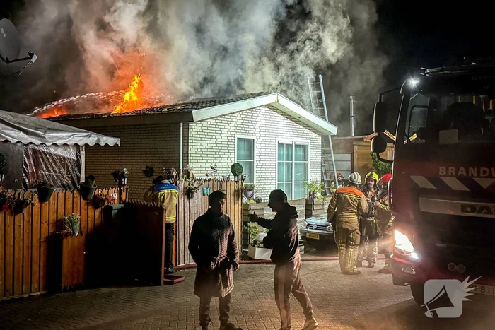 Felle brand verwoest woonwagen