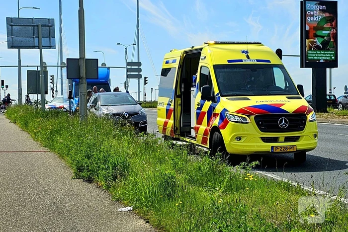 Bakwagen en personenauto betrokken bij kettingbotsing