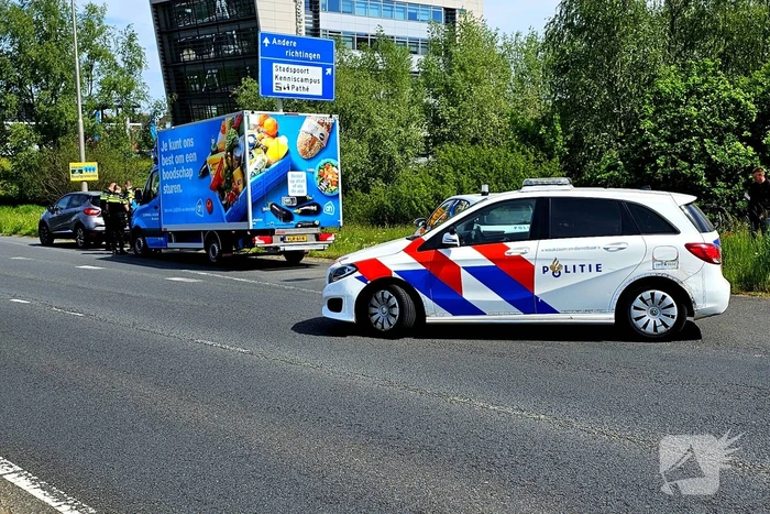 Bakwagen en personenauto betrokken bij kettingbotsing