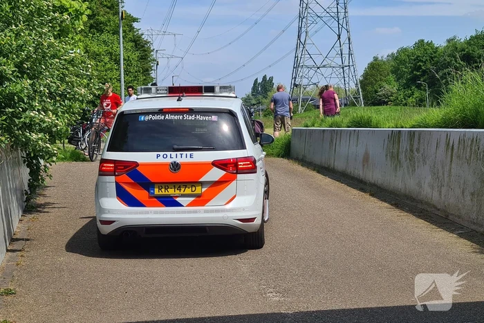 Scooterrijder en fietser frontaal in botsing