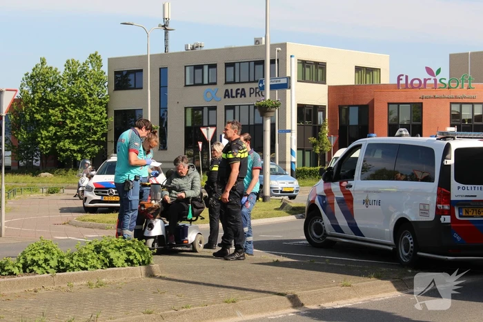 Scootmobiel aangereden bij oversteken
