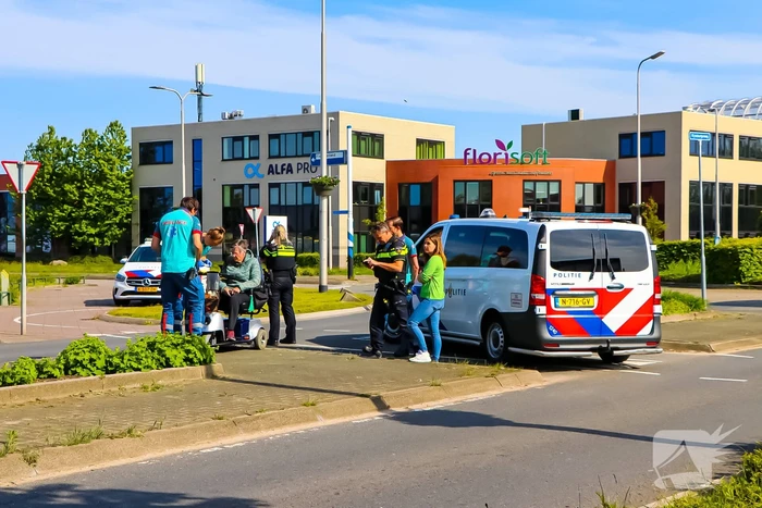 Scootmobiel aangereden bij oversteken