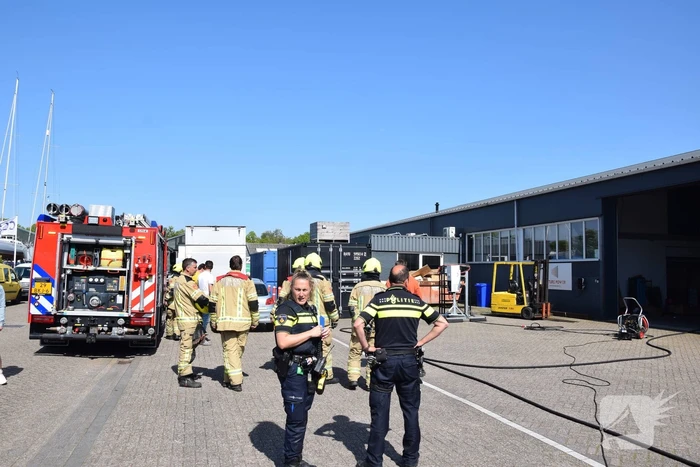 Accu's voor zonnepanelen vatten vlam in loods