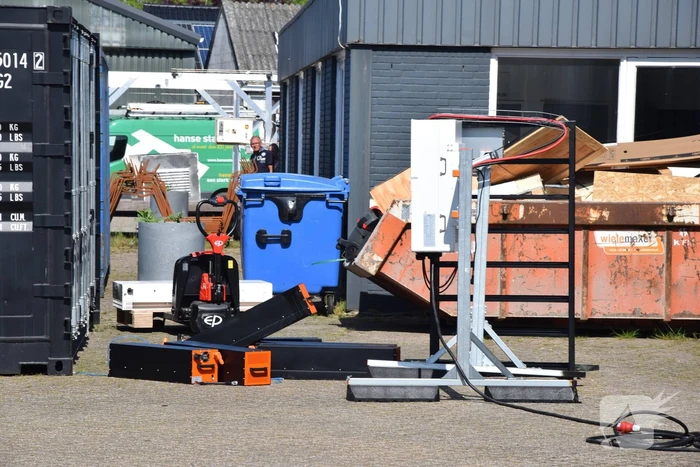 Accu's voor zonnepanelen vatten vlam in loods