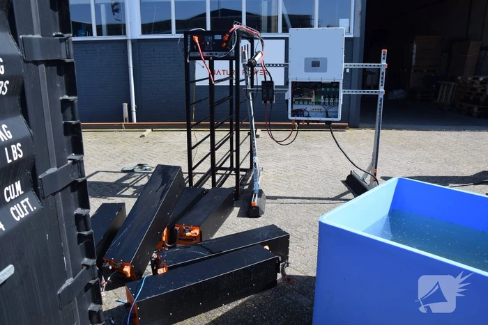 Accu's voor zonnepanelen vatten vlam in loods