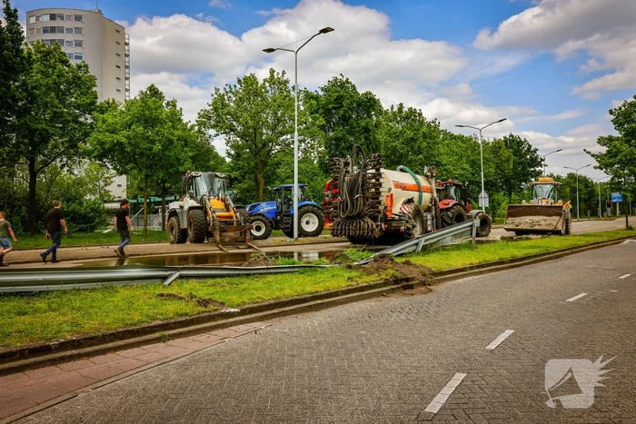 Giertank met 7000 liter stront gekanteld