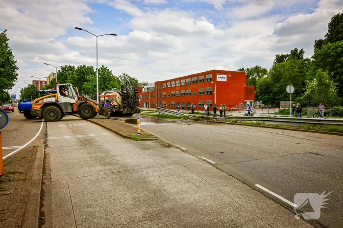 Giertank met 7000 liter stront gekanteld