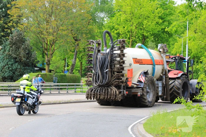 Giertank met 7000 liter stront gekanteld
