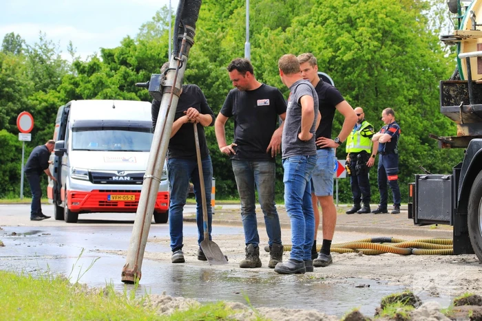 Giertank met 7000 liter stront gekanteld