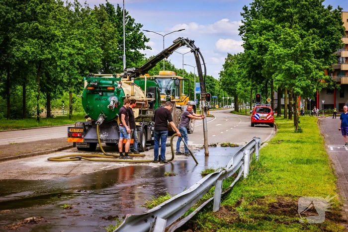 Giertank met 7000 liter stront gekanteld