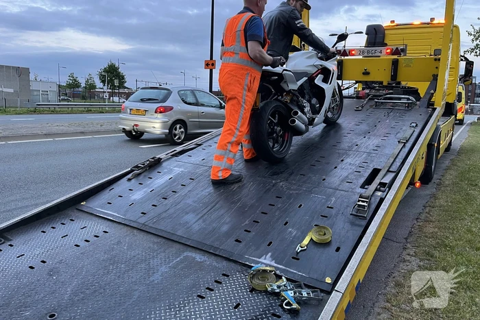Motorrijder komt ten val
