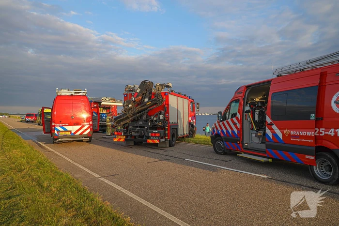 Auto te water Gooimeer een persoon overleden