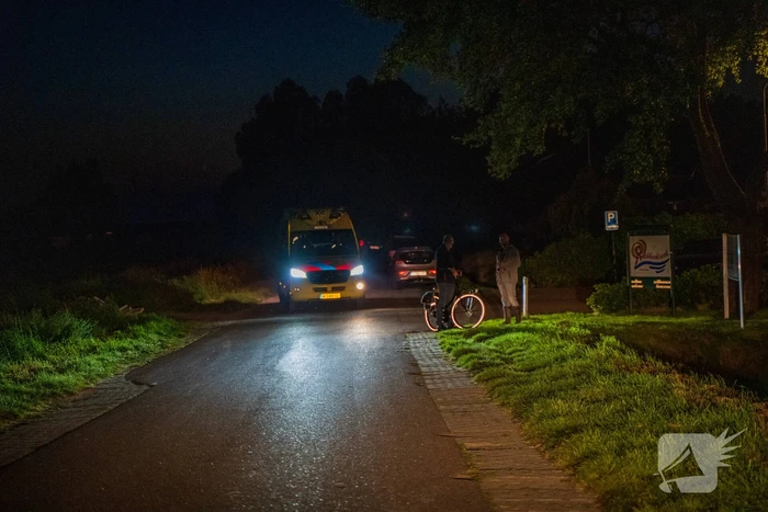Automobilist belandt in sloot en raakt gewond