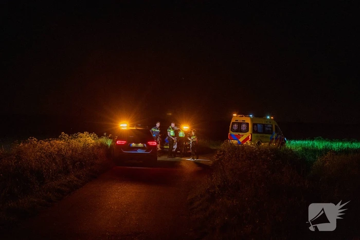 Automobilist belandt in sloot en raakt gewond