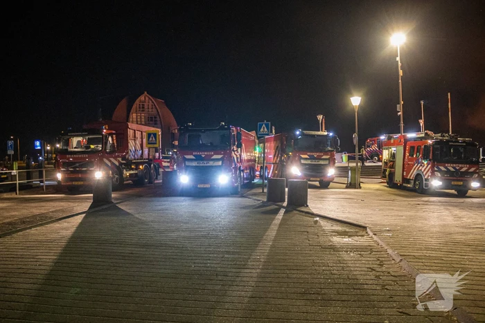 Strandtent beachclub Bloomingdale volledig in de as