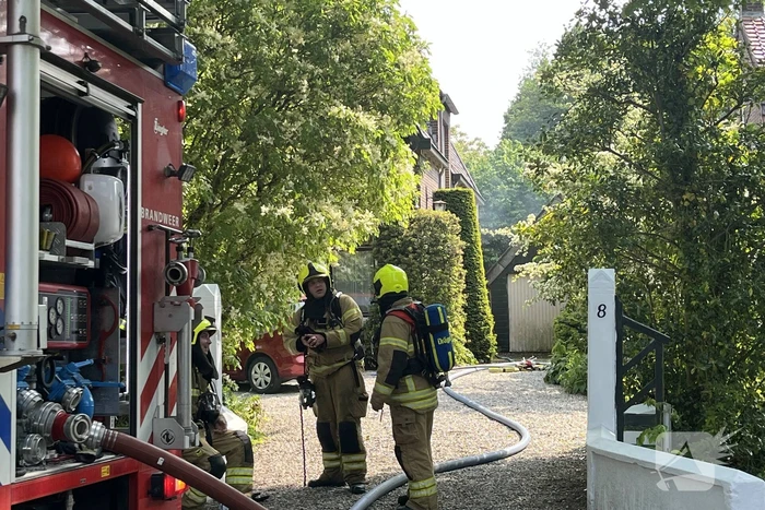 Brand in schuur op woonerf